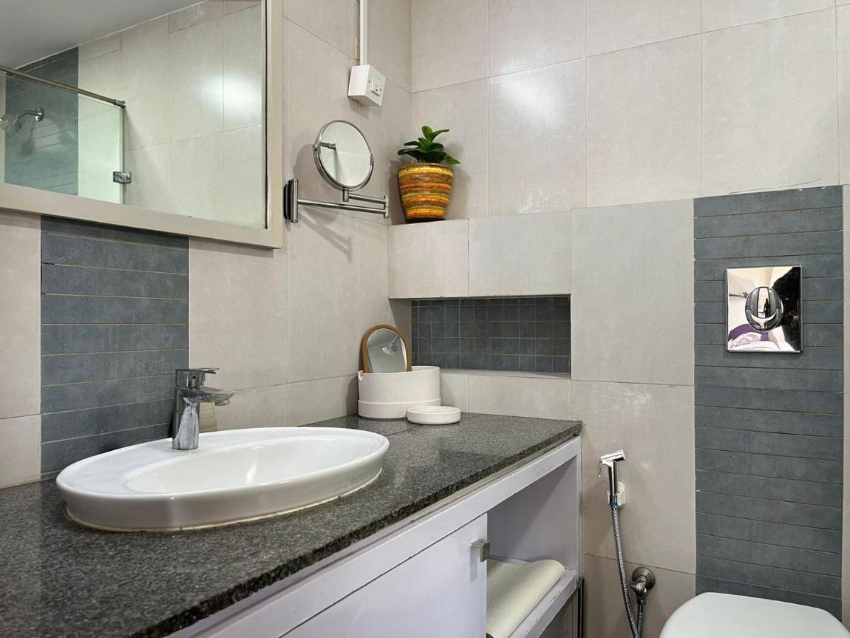 Luho Grande Bed & Breakfast Bangalore Bagian luar foto