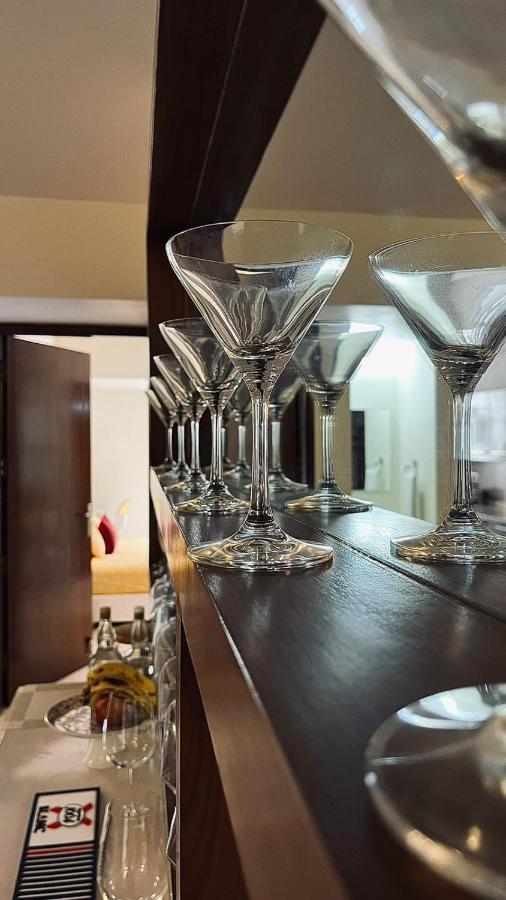 Luho Grande Bed & Breakfast Bangalore Bagian luar foto