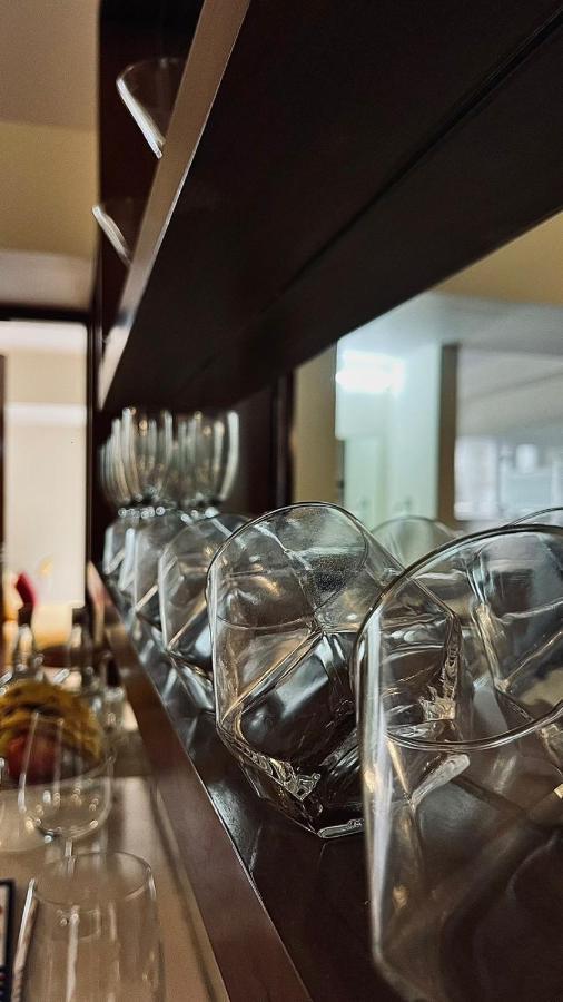 Luho Grande Bed & Breakfast Bangalore Bagian luar foto